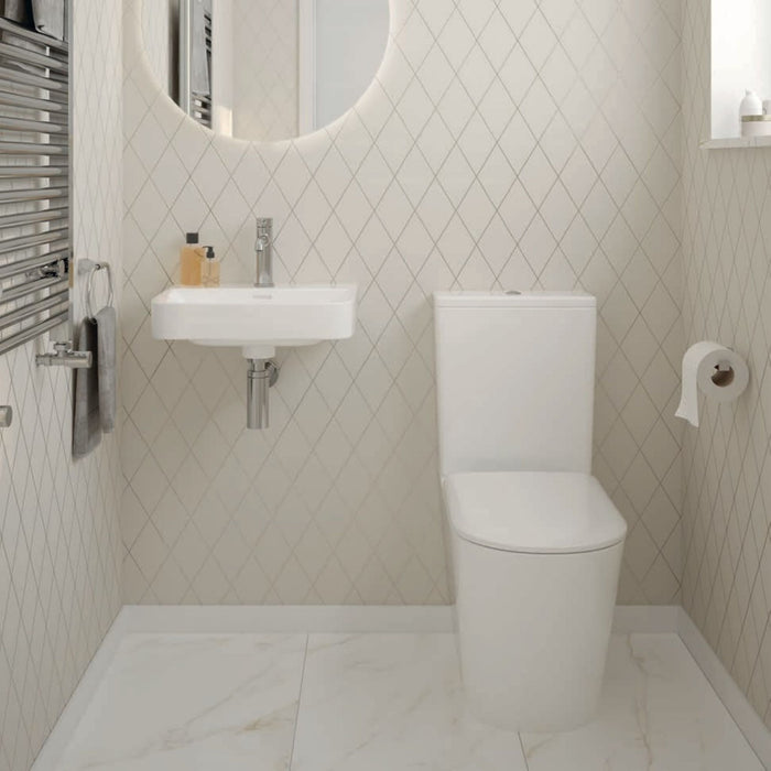 REFLECTIONS Fully Shrouded WC with Sequence Slim Seat